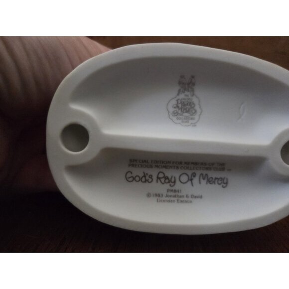 Vtg Precious Moments Figurine: PM841 God's Ray of Mercy NO BOX - Picture 10 of 10